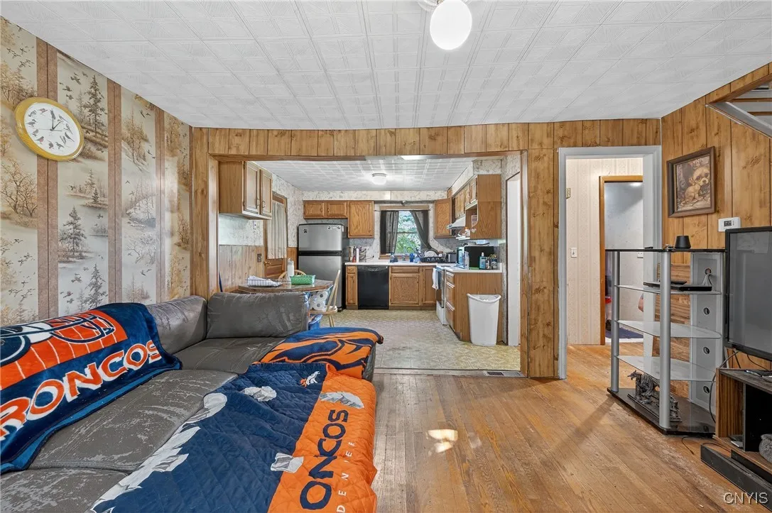 117 Edden Lane, Clay, New York 13212, Clay, New York 13212, 4 Bedrooms Bedrooms, 7 Rooms Rooms,1 BathroomBathrooms,Residential,For Sale,117 Edden Lane, Clay, New York 13212,S1623406