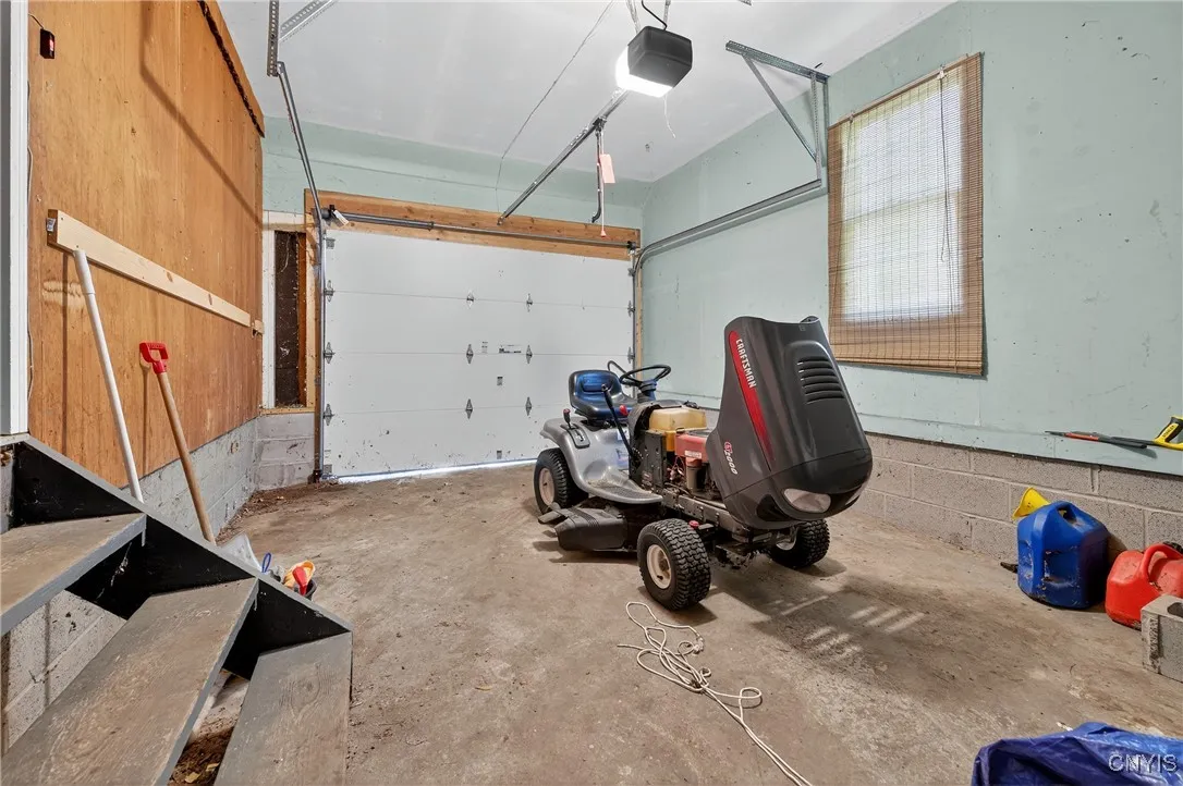 117 Edden Lane, Clay, New York 13212, Clay, New York 13212, 4 Bedrooms Bedrooms, 7 Rooms Rooms,1 BathroomBathrooms,Residential,For Sale,117 Edden Lane, Clay, New York 13212,S1623406