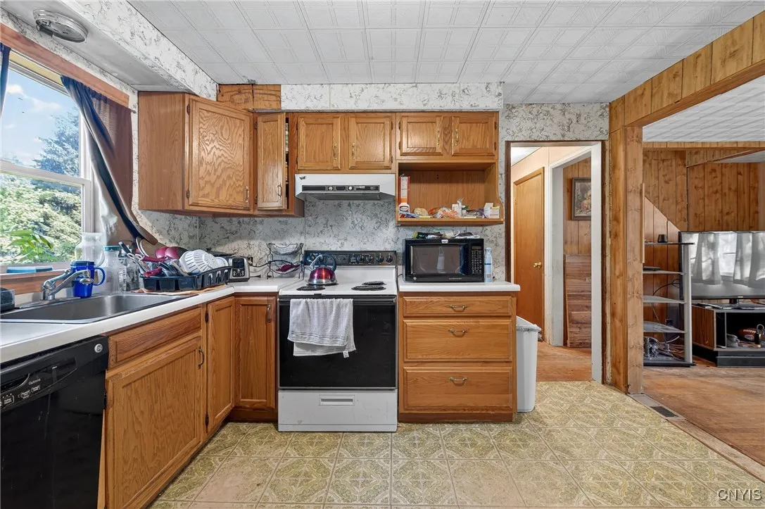 117 Edden Lane, Clay, New York 13212, Clay, New York 13212, 4 Bedrooms Bedrooms, 7 Rooms Rooms,1 BathroomBathrooms,Residential,For Sale,117 Edden Lane, Clay, New York 13212,S1623406