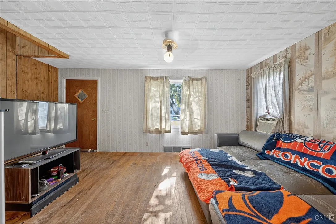 117 Edden Lane, Clay, New York 13212, Clay, New York 13212, 4 Bedrooms Bedrooms, 7 Rooms Rooms,1 BathroomBathrooms,Residential,For Sale,117 Edden Lane, Clay, New York 13212,S1623406