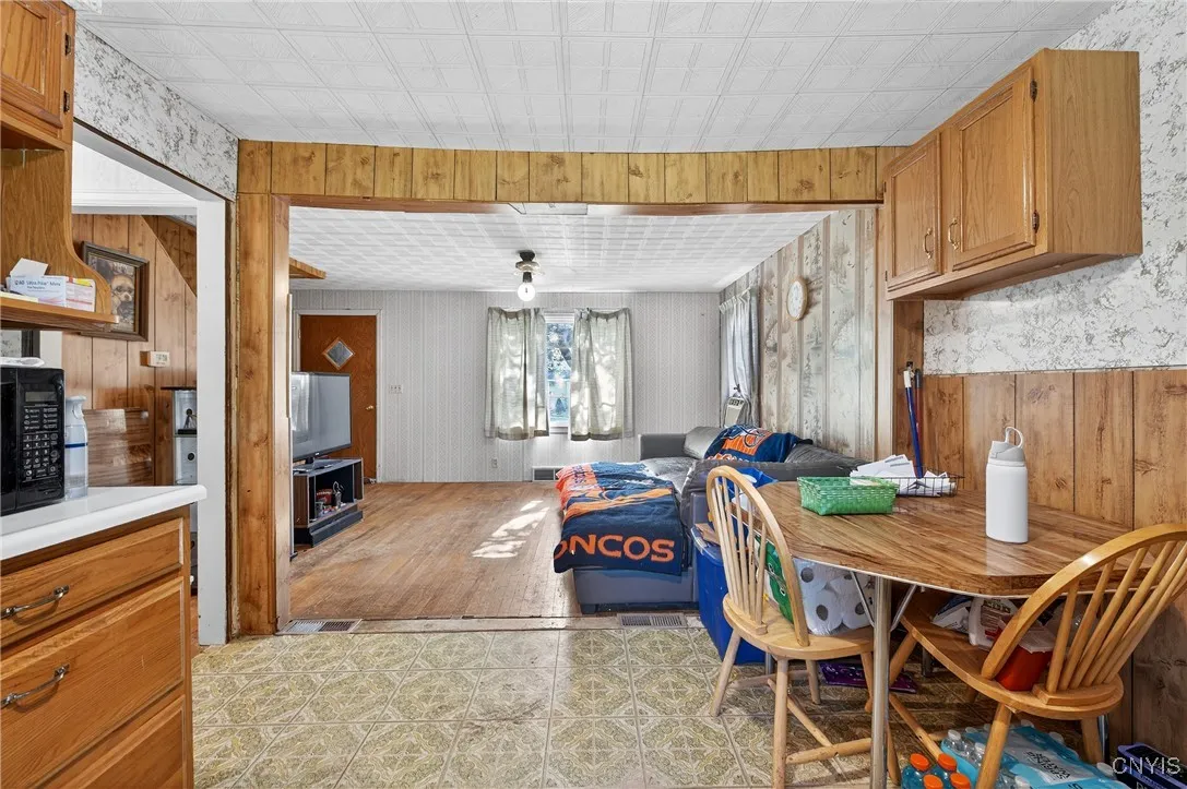 117 Edden Lane, Clay, New York 13212, Clay, New York 13212, 4 Bedrooms Bedrooms, 7 Rooms Rooms,1 BathroomBathrooms,Residential,For Sale,117 Edden Lane, Clay, New York 13212,S1623406