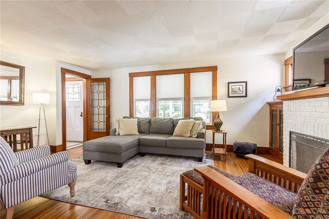 118 Illinois Street, Rochester, New York 14609, Rochester, New York 14609, 3 Bedrooms Bedrooms, 8 Rooms Rooms,2 BathroomsBathrooms,Residential,For Sale,118 Illinois Street, Rochester, New York 14609,R1622480