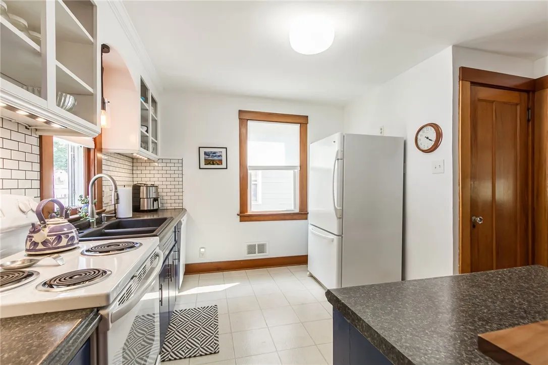 118 Illinois Street, Rochester, New York 14609, Rochester, New York 14609, 3 Bedrooms Bedrooms, 8 Rooms Rooms,2 BathroomsBathrooms,Residential,For Sale,118 Illinois Street, Rochester, New York 14609,R1622480