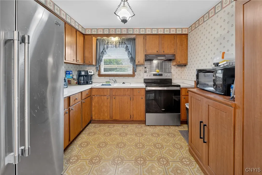4252 Vega Course, Clay, New York 13090, Clay, New York 13090, 3 Bedrooms Bedrooms, 9 Rooms Rooms,1 BathroomBathrooms,Residential,For Sale,4252 Vega Course, Clay, New York 13090,S1623179