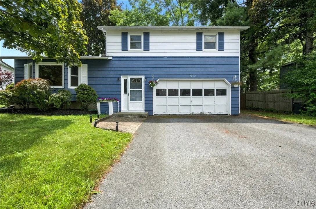 4252 Vega Course, Clay, New York 13090, Clay, New York 13090, 3 Bedrooms Bedrooms, 9 Rooms Rooms,1 BathroomBathrooms,Residential,For Sale,4252 Vega Course, Clay, New York 13090,S1623179