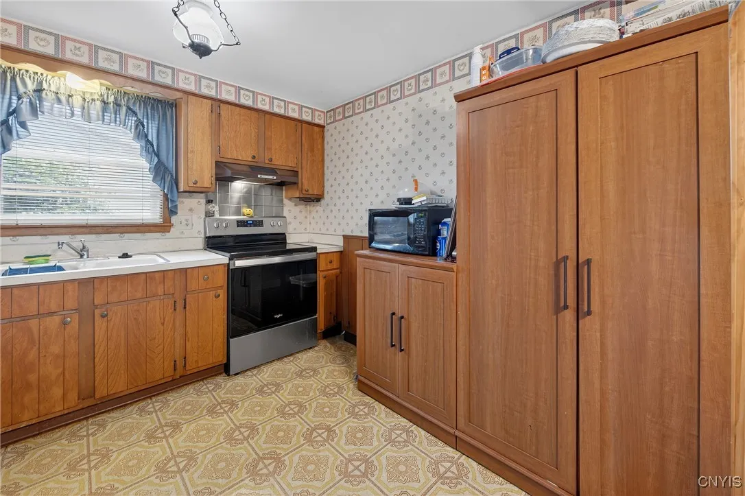 4252 Vega Course, Clay, New York 13090, Clay, New York 13090, 3 Bedrooms Bedrooms, 9 Rooms Rooms,1 BathroomBathrooms,Residential,For Sale,4252 Vega Course, Clay, New York 13090,S1623179