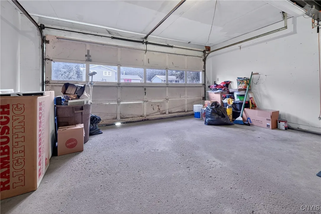 4252 Vega Course, Clay, New York 13090, Clay, New York 13090, 3 Bedrooms Bedrooms, 9 Rooms Rooms,1 BathroomBathrooms,Residential,For Sale,4252 Vega Course, Clay, New York 13090,S1623179