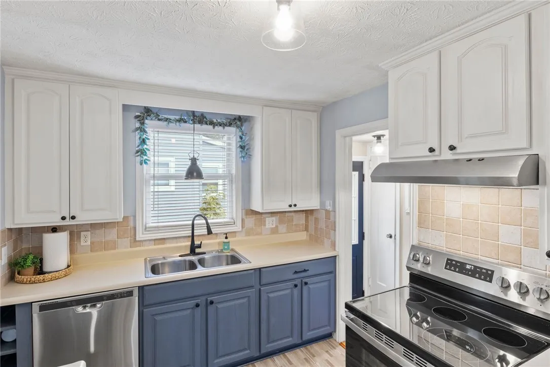 255 Thorncliffe Drive, Irondequoit, New York 14617, Irondequoit, New York 14617, 4 Bedrooms Bedrooms, 7 Rooms Rooms,2 BathroomsBathrooms,Residential,Closed,255 Thorncliffe Drive, Irondequoit, New York 14617,R1623232