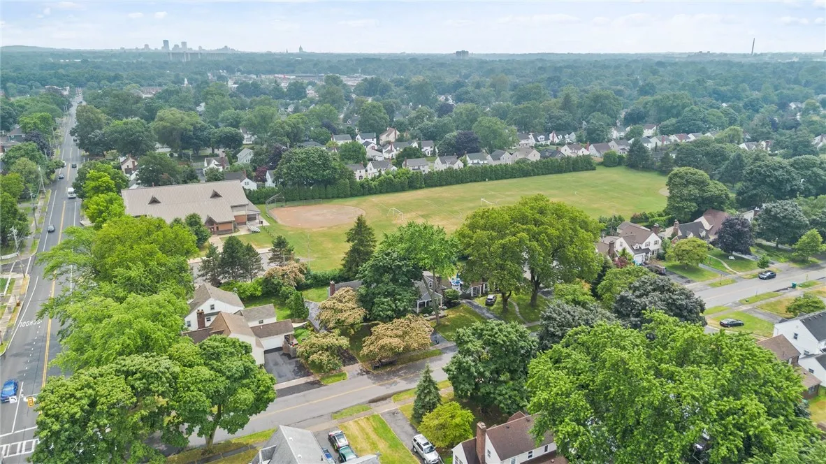 255 Thorncliffe Drive, Irondequoit, New York 14617, Irondequoit, New York 14617, 4 Bedrooms Bedrooms, 7 Rooms Rooms,2 BathroomsBathrooms,Residential,Closed,255 Thorncliffe Drive, Irondequoit, New York 14617,R1623232