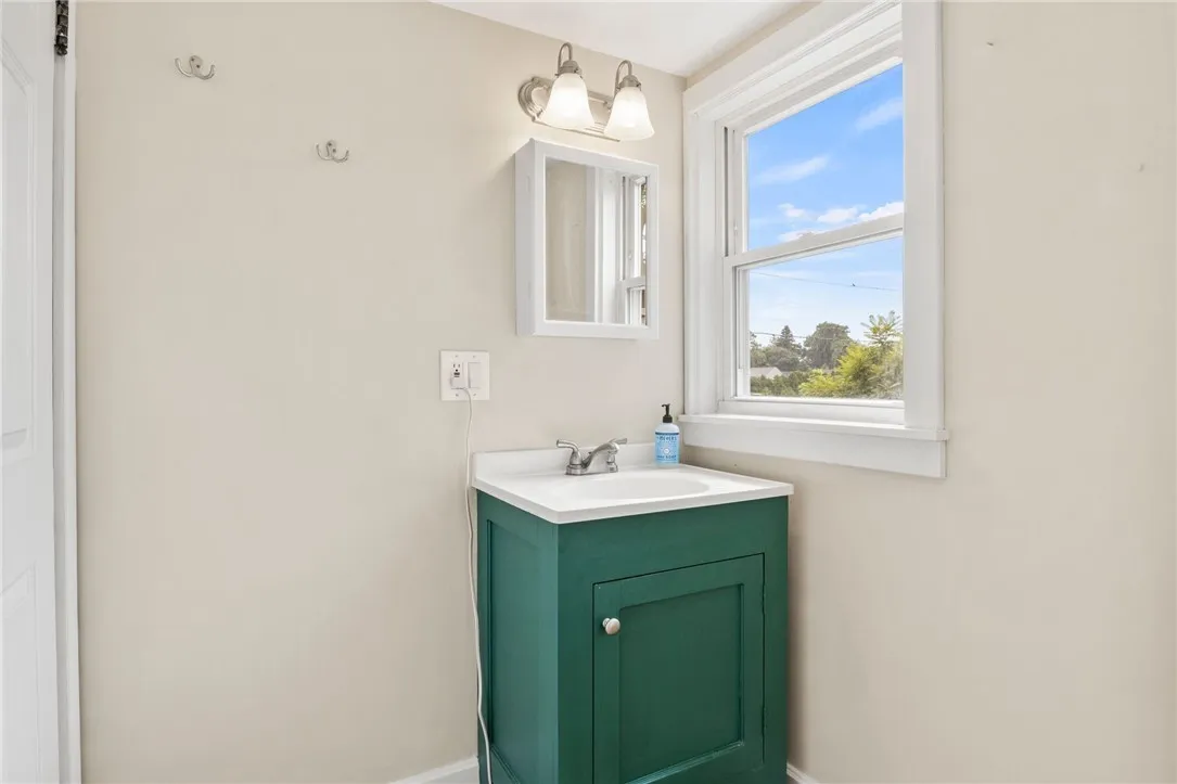 255 Thorncliffe Drive, Irondequoit, New York 14617, Irondequoit, New York 14617, 4 Bedrooms Bedrooms, 7 Rooms Rooms,2 BathroomsBathrooms,Residential,Closed,255 Thorncliffe Drive, Irondequoit, New York 14617,R1623232