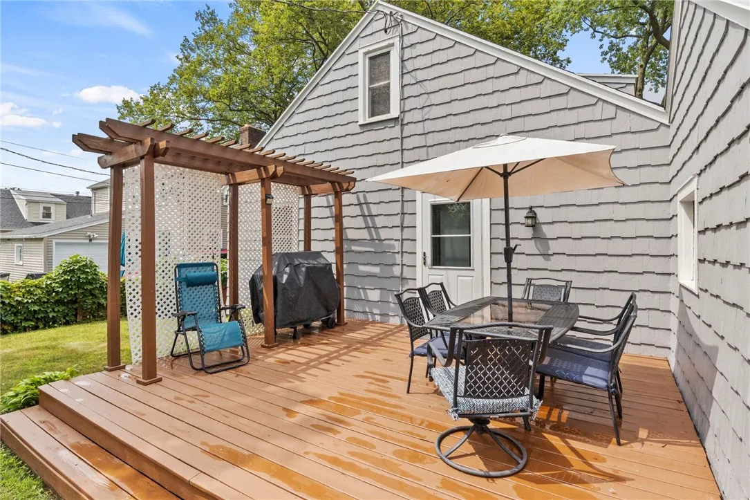 255 Thorncliffe Drive, Irondequoit, New York 14617, Irondequoit, New York 14617, 4 Bedrooms Bedrooms, 7 Rooms Rooms,2 BathroomsBathrooms,Residential,Closed,255 Thorncliffe Drive, Irondequoit, New York 14617,R1623232