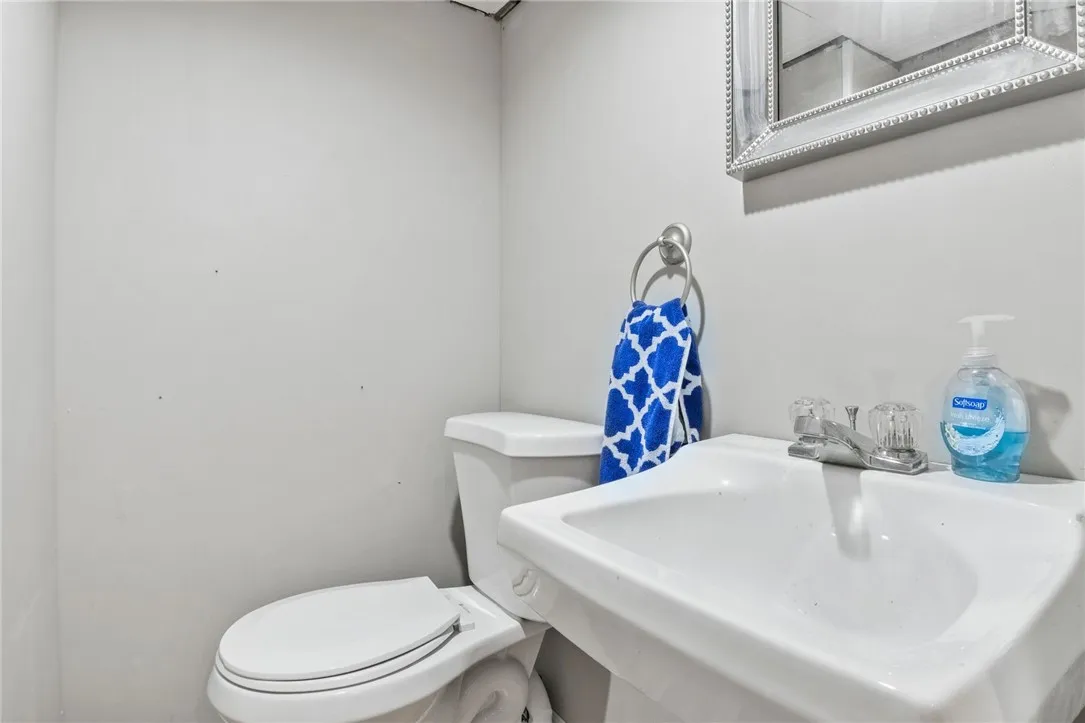 255 Thorncliffe Drive, Irondequoit, New York 14617, Irondequoit, New York 14617, 4 Bedrooms Bedrooms, 7 Rooms Rooms,2 BathroomsBathrooms,Residential,Closed,255 Thorncliffe Drive, Irondequoit, New York 14617,R1623232