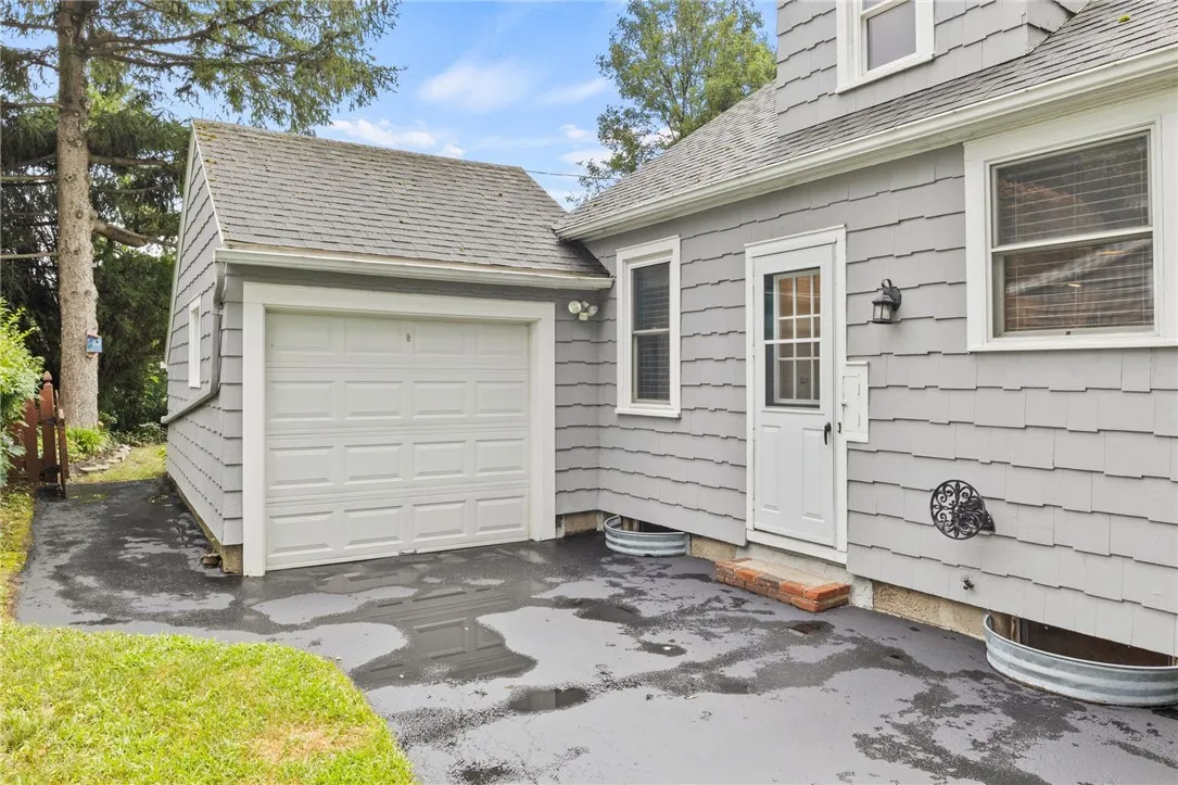 255 Thorncliffe Drive, Irondequoit, New York 14617, Irondequoit, New York 14617, 4 Bedrooms Bedrooms, 7 Rooms Rooms,2 BathroomsBathrooms,Residential,Closed,255 Thorncliffe Drive, Irondequoit, New York 14617,R1623232