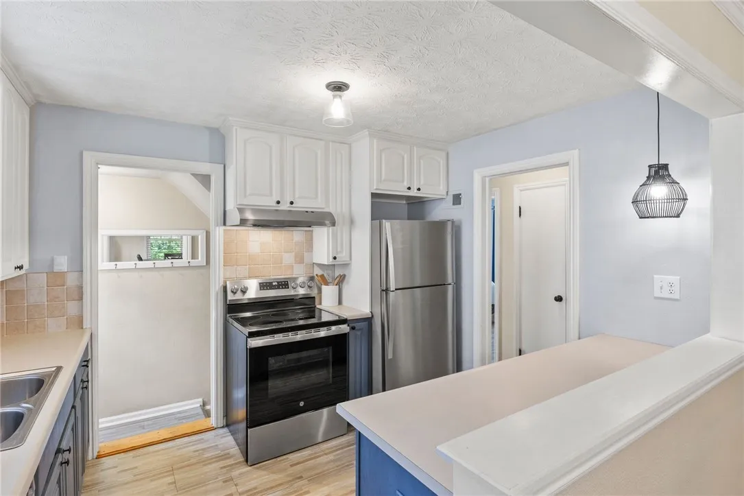 255 Thorncliffe Drive, Irondequoit, New York 14617, Irondequoit, New York 14617, 4 Bedrooms Bedrooms, 7 Rooms Rooms,2 BathroomsBathrooms,Residential,Closed,255 Thorncliffe Drive, Irondequoit, New York 14617,R1623232