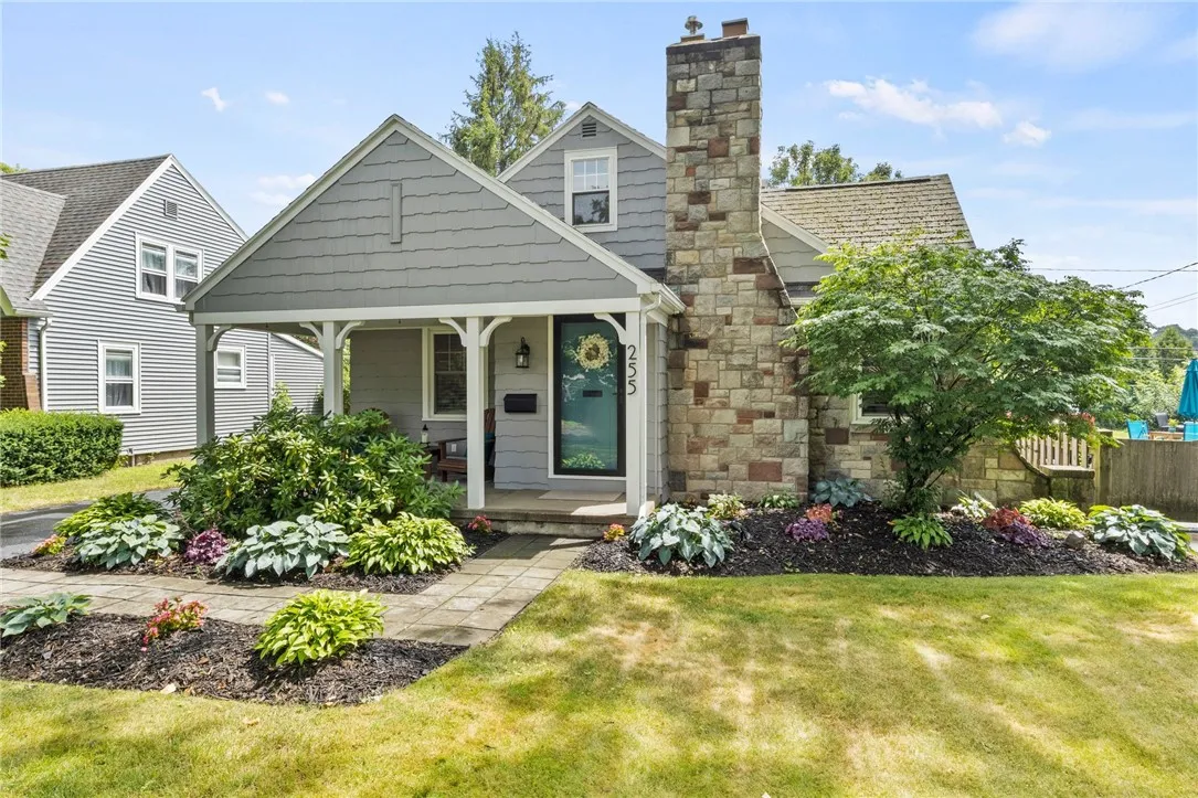 255 Thorncliffe Drive, Irondequoit, New York 14617, Irondequoit, New York 14617, 4 Bedrooms Bedrooms, 7 Rooms Rooms,2 BathroomsBathrooms,Residential,Closed,255 Thorncliffe Drive, Irondequoit, New York 14617,R1623232