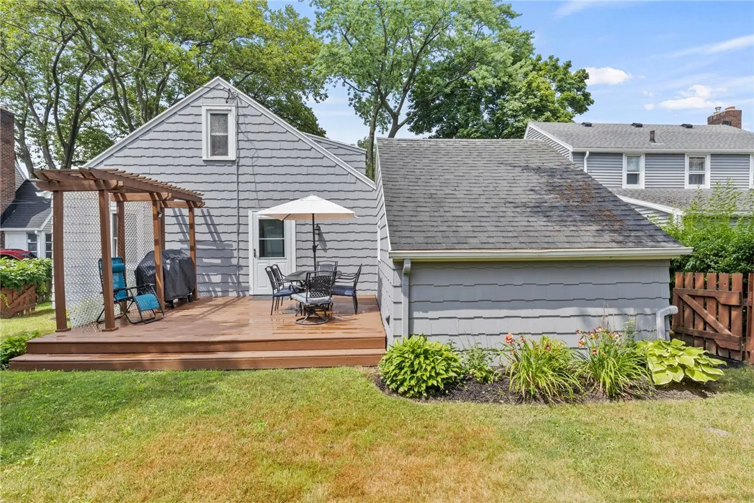 255 Thorncliffe Drive, Irondequoit, New York 14617, Irondequoit, New York 14617, 4 Bedrooms Bedrooms, 7 Rooms Rooms,2 BathroomsBathrooms,Residential,Closed,255 Thorncliffe Drive, Irondequoit, New York 14617,R1623232