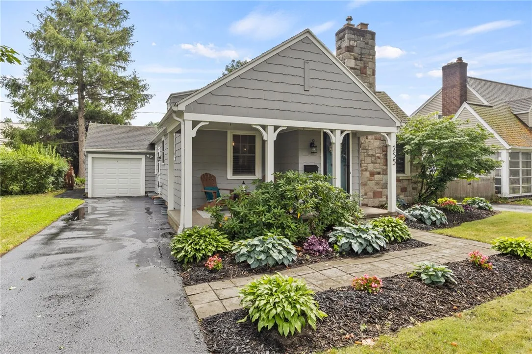255 Thorncliffe Drive, Irondequoit, New York 14617, Irondequoit, New York 14617, 4 Bedrooms Bedrooms, 7 Rooms Rooms,2 BathroomsBathrooms,Residential,Closed,255 Thorncliffe Drive, Irondequoit, New York 14617,R1623232
