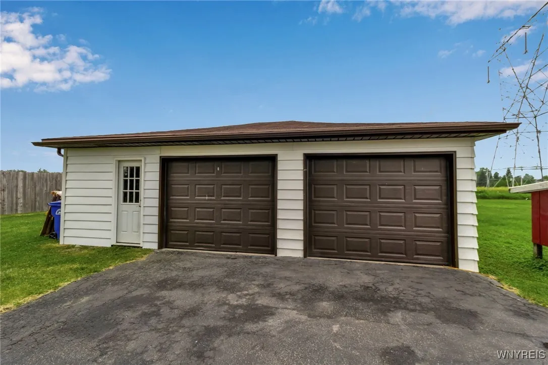6393 Aiken Road, Pendleton, New York 14094, Pendleton, New York 14094, 4 Bedrooms Bedrooms, 6 Rooms Rooms,2 BathroomsBathrooms,Residential,For Sale,6393 Aiken Road, Pendleton, New York 14094,B1623464