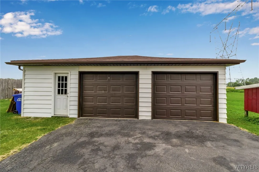 6393 Aiken Road, Pendleton, New York 14094, Pendleton, New York 14094, 4 Bedrooms Bedrooms, 6 Rooms Rooms,2 BathroomsBathrooms,Residential,For Sale,6393 Aiken Road, Pendleton, New York 14094,B1623464