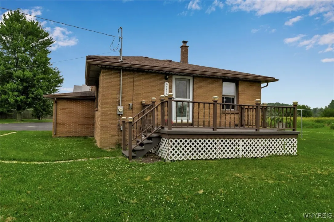 6393 Aiken Road, Pendleton, New York 14094, Pendleton, New York 14094, 4 Bedrooms Bedrooms, 6 Rooms Rooms,2 BathroomsBathrooms,Residential,For Sale,6393 Aiken Road, Pendleton, New York 14094,B1623464