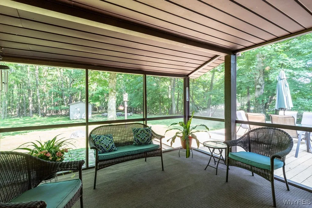 4944 Abbott Road, Orchard Park, New York 14127, Orchard Park, New York 14127, 4 Bedrooms Bedrooms, 10 Rooms Rooms,2 BathroomsBathrooms,Residential,For Sale,4944 Abbott Road, Orchard Park, New York 14127,B1623414