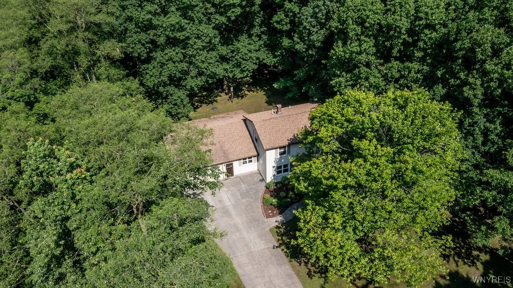 4944 Abbott Road, Orchard Park, New York 14127, Orchard Park, New York 14127, 4 Bedrooms Bedrooms, 10 Rooms Rooms,2 BathroomsBathrooms,Residential,For Sale,4944 Abbott Road, Orchard Park, New York 14127,B1623414