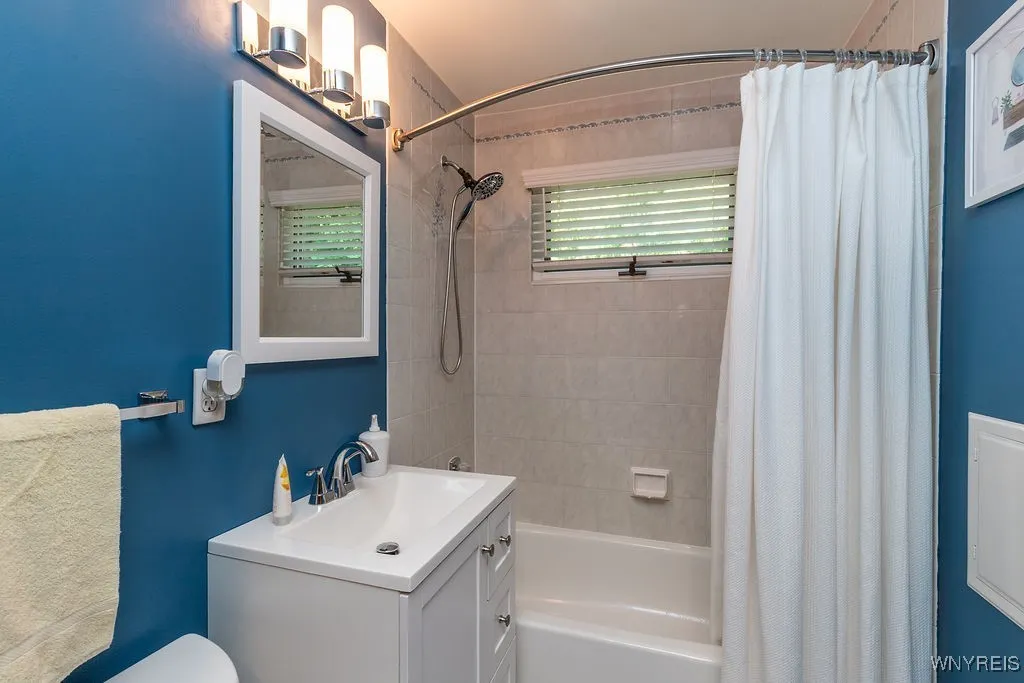 4944 Abbott Road, Orchard Park, New York 14127, Orchard Park, New York 14127, 4 Bedrooms Bedrooms, 10 Rooms Rooms,2 BathroomsBathrooms,Residential,For Sale,4944 Abbott Road, Orchard Park, New York 14127,B1623414