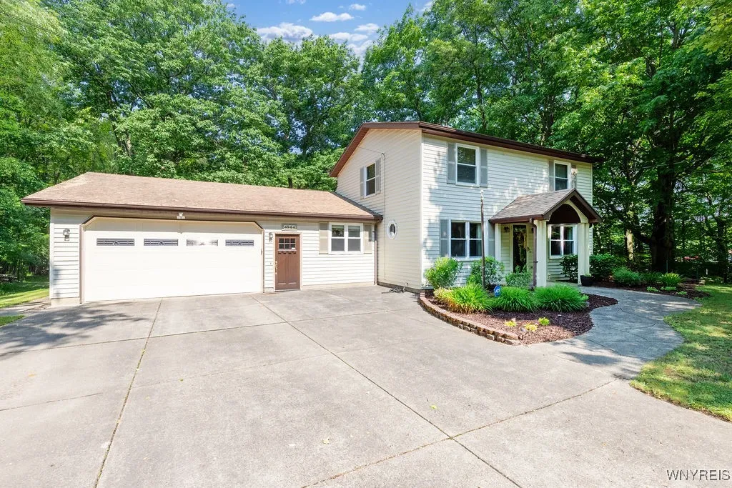 4944 Abbott Road, Orchard Park, New York 14127, Orchard Park, New York 14127, 4 Bedrooms Bedrooms, 10 Rooms Rooms,2 BathroomsBathrooms,Residential,For Sale,4944 Abbott Road, Orchard Park, New York 14127,B1623414