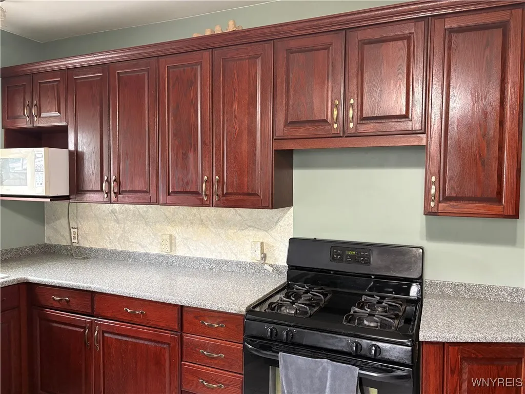 6 Copeland Place, Buffalo, New York 14207, Buffalo, New York 14207, 3 Bedrooms Bedrooms, 7 Rooms Rooms,1 BathroomBathrooms,Residential,For Sale,6 Copeland Place, Buffalo, New York 14207,B1623522