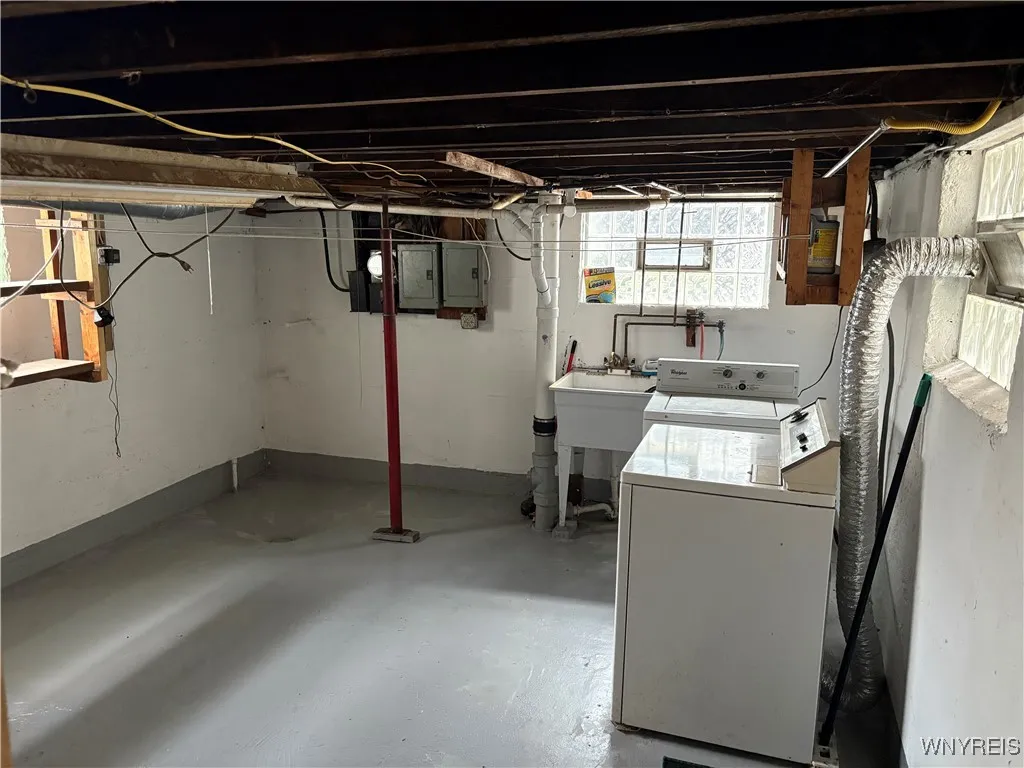 6 Copeland Place, Buffalo, New York 14207, Buffalo, New York 14207, 3 Bedrooms Bedrooms, 7 Rooms Rooms,1 BathroomBathrooms,Residential,For Sale,6 Copeland Place, Buffalo, New York 14207,B1623522