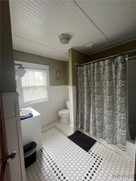 641 Orchard Parkway, Niagara Falls, New York 14301, Niagara Falls, New York 14301, 3 Bedrooms Bedrooms, 7 Rooms Rooms,1 BathroomBathrooms,Residential,For Sale,641 Orchard Parkway, Niagara Falls, New York 14301,B1623509