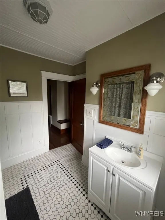 641 Orchard Parkway, Niagara Falls, New York 14301, Niagara Falls, New York 14301, 3 Bedrooms Bedrooms, 7 Rooms Rooms,1 BathroomBathrooms,Residential,For Sale,641 Orchard Parkway, Niagara Falls, New York 14301,B1623509