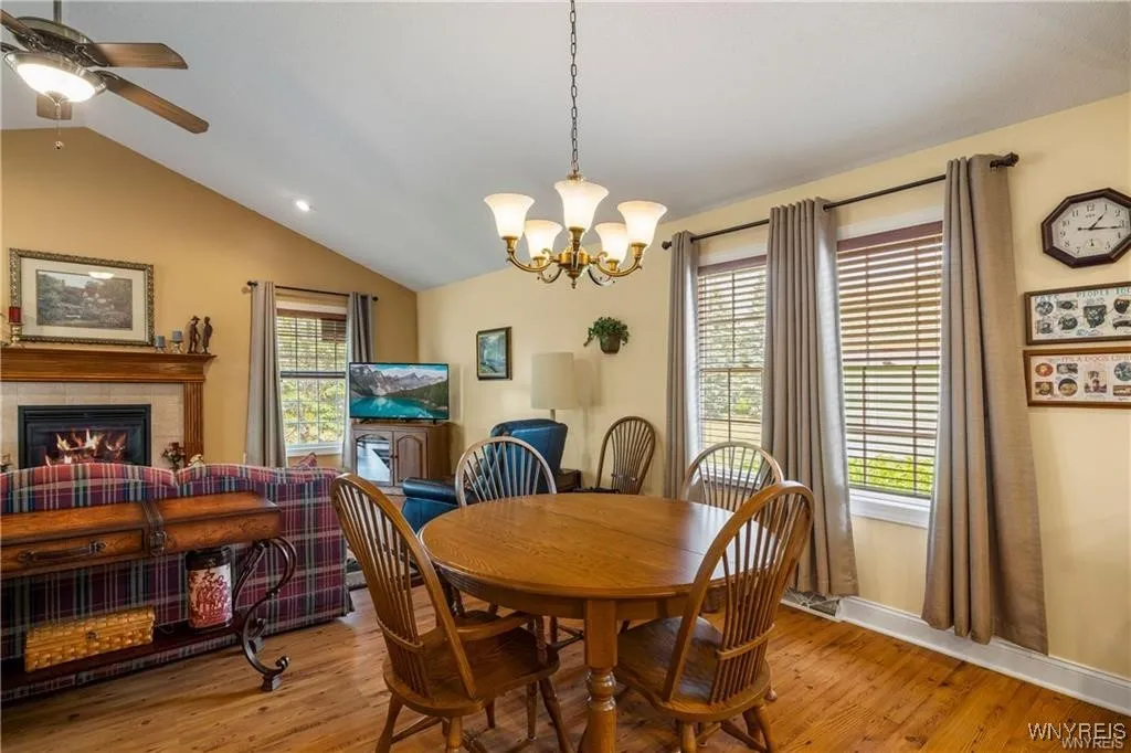 5675 Hidden Lake Drive, Lockport Town, New York 14, Lockport Town, New York 14094, 2 Bedrooms Bedrooms, 4 Rooms Rooms,2 BathroomsBathrooms,Residential,Closed,5675 Hidden Lake Drive, Lockport Town, New York 14,0,B1623384