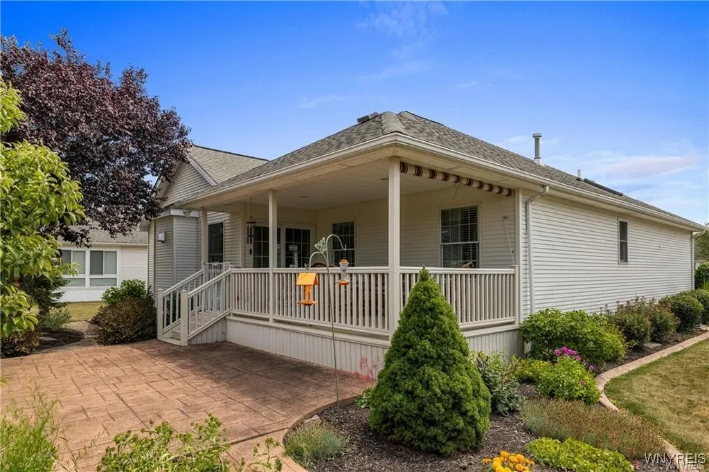 5675 Hidden Lake Drive, Lockport Town, New York 14, Lockport Town, New York 14094, 2 Bedrooms Bedrooms, 4 Rooms Rooms,2 BathroomsBathrooms,Residential,Closed,5675 Hidden Lake Drive, Lockport Town, New York 14,0,B1623384