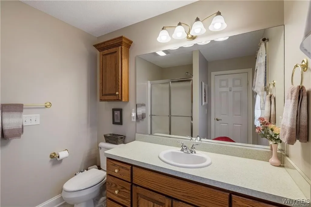 5675 Hidden Lake Drive, Lockport Town, New York 14, Lockport Town, New York 14094, 2 Bedrooms Bedrooms, 4 Rooms Rooms,2 BathroomsBathrooms,Residential,Closed,5675 Hidden Lake Drive, Lockport Town, New York 14,0,B1623384