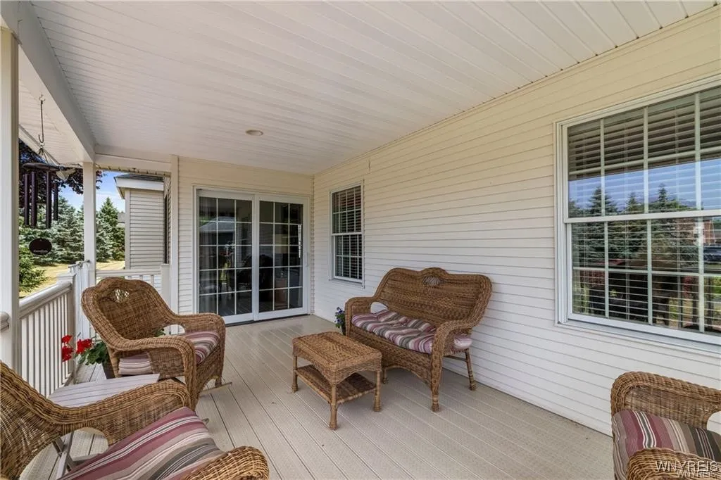 5675 Hidden Lake Drive, Lockport Town, New York 14, Lockport Town, New York 14094, 2 Bedrooms Bedrooms, 4 Rooms Rooms,2 BathroomsBathrooms,Residential,Closed,5675 Hidden Lake Drive, Lockport Town, New York 14,0,B1623384