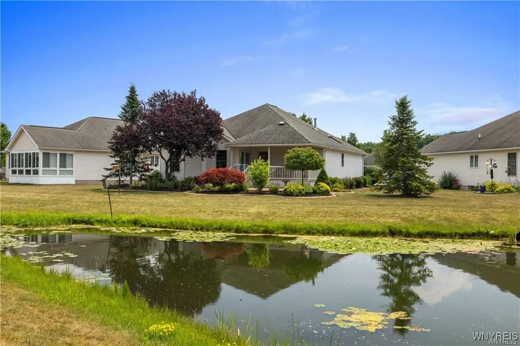 5675 Hidden Lake Drive, Lockport Town, New York 14, Lockport Town, New York 14094, 2 Bedrooms Bedrooms, 4 Rooms Rooms,2 BathroomsBathrooms,Residential,Closed,5675 Hidden Lake Drive, Lockport Town, New York 14,0,B1623384