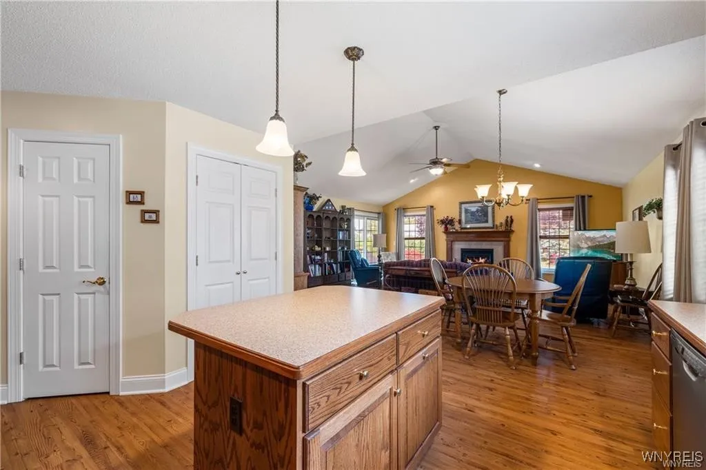 5675 Hidden Lake Drive, Lockport Town, New York 14, Lockport Town, New York 14094, 2 Bedrooms Bedrooms, 4 Rooms Rooms,2 BathroomsBathrooms,Residential,Closed,5675 Hidden Lake Drive, Lockport Town, New York 14,0,B1623384