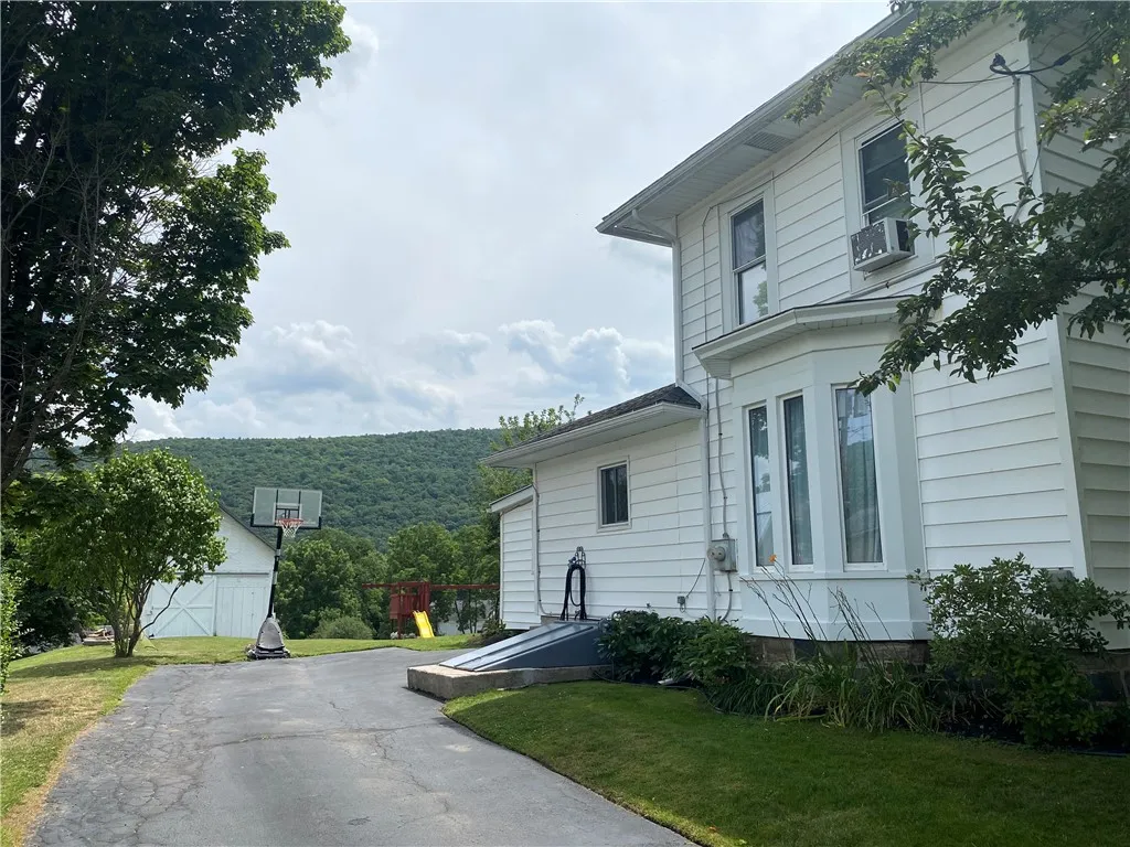 17 Elizabeth Street, Naples, New York 14512, Naples, New York 14512, 4 Bedrooms Bedrooms, 10 Rooms Rooms,1 BathroomBathrooms,Residential,Closed,17 Elizabeth Street, Naples, New York 14512,0,R1623136