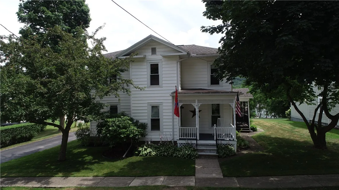 17 Elizabeth Street, Naples, New York 14512, Naples, New York 14512, 4 Bedrooms Bedrooms, 10 Rooms Rooms,1 BathroomBathrooms,Residential,Closed,17 Elizabeth Street, Naples, New York 14512,0,R1623136