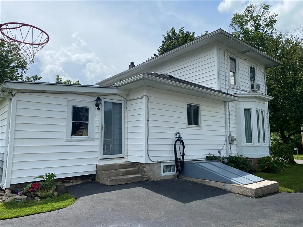 17 Elizabeth Street, Naples, New York 14512, Naples, New York 14512, 4 Bedrooms Bedrooms, 10 Rooms Rooms,1 BathroomBathrooms,Residential,Closed,17 Elizabeth Street, Naples, New York 14512,0,R1623136