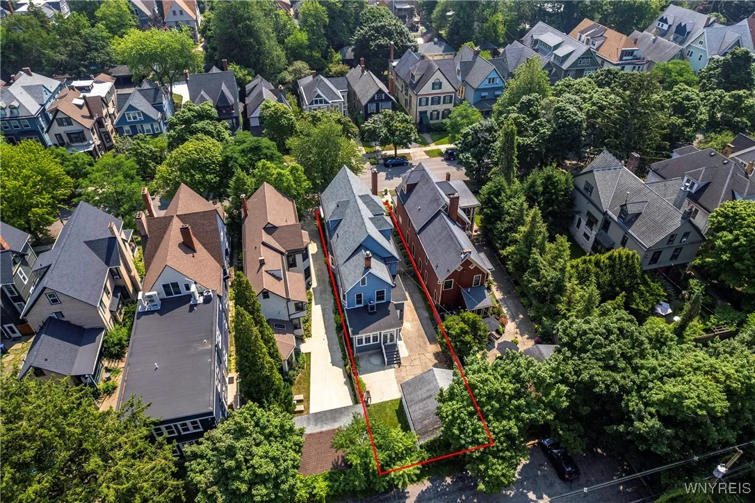68 Norwood Avenue, Buffalo, New York 14222, Buffalo, New York 14222, 7 Bedrooms Bedrooms, 12 Rooms Rooms,3 BathroomsBathrooms,Residential,Closed,68 Norwood Avenue, Buffalo, New York 14222,0,B1623294