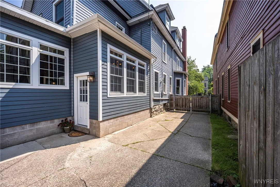 68 Norwood Avenue, Buffalo, New York 14222, Buffalo, New York 14222, 7 Bedrooms Bedrooms, 12 Rooms Rooms,3 BathroomsBathrooms,Residential,Closed,68 Norwood Avenue, Buffalo, New York 14222,0,B1623294