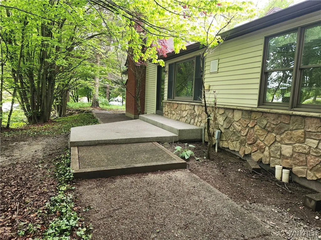 6731 Chestnut Ridge Road, Orchard Park, New York 1, Orchard Park, New York 14127, 6 Bedrooms Bedrooms, 17 Rooms Rooms,5 BathroomsBathrooms,Residential,For Sale,6731 Chestnut Ridge Road, Orchard Park, New York 1,B1623537