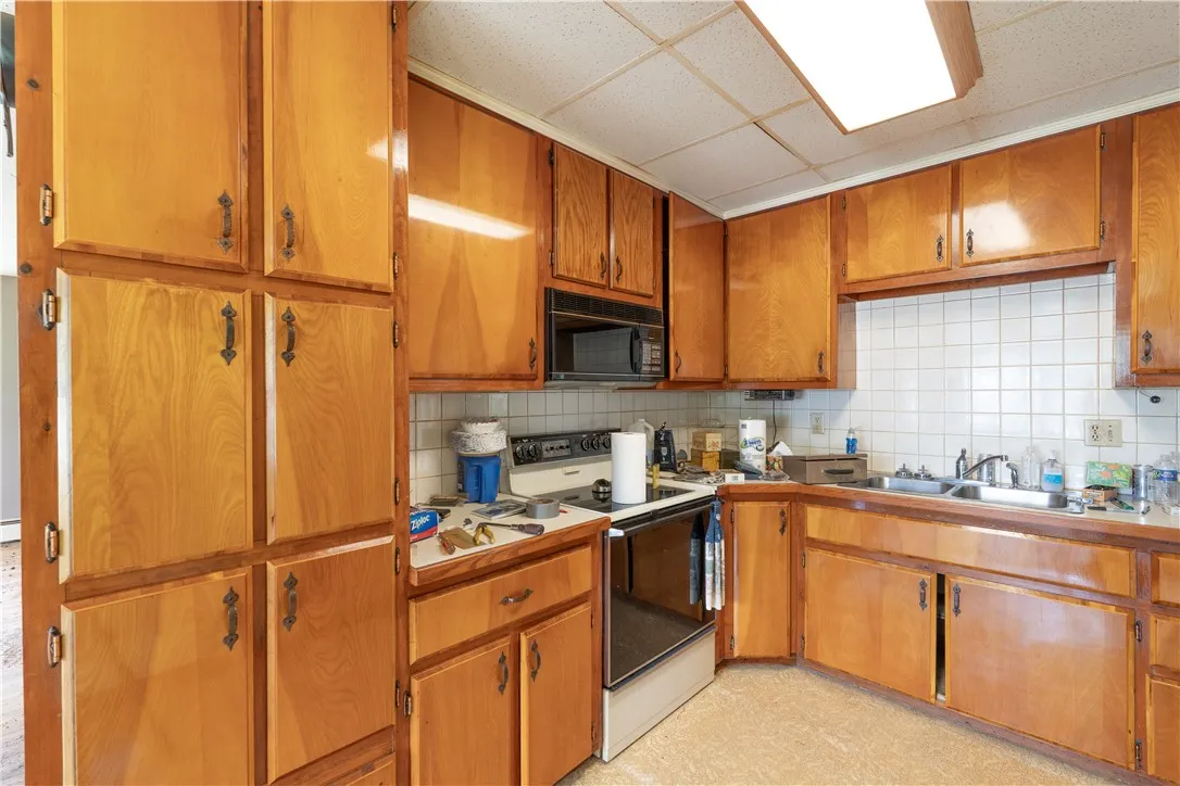 3 Crescent Place, Almond, New York 14804, Almond, New York 14804, 2 Bedrooms Bedrooms, 4 Rooms Rooms,1 BathroomBathrooms,Residential,For Sale,3 Crescent Place, Almond, New York 14804,R1621842