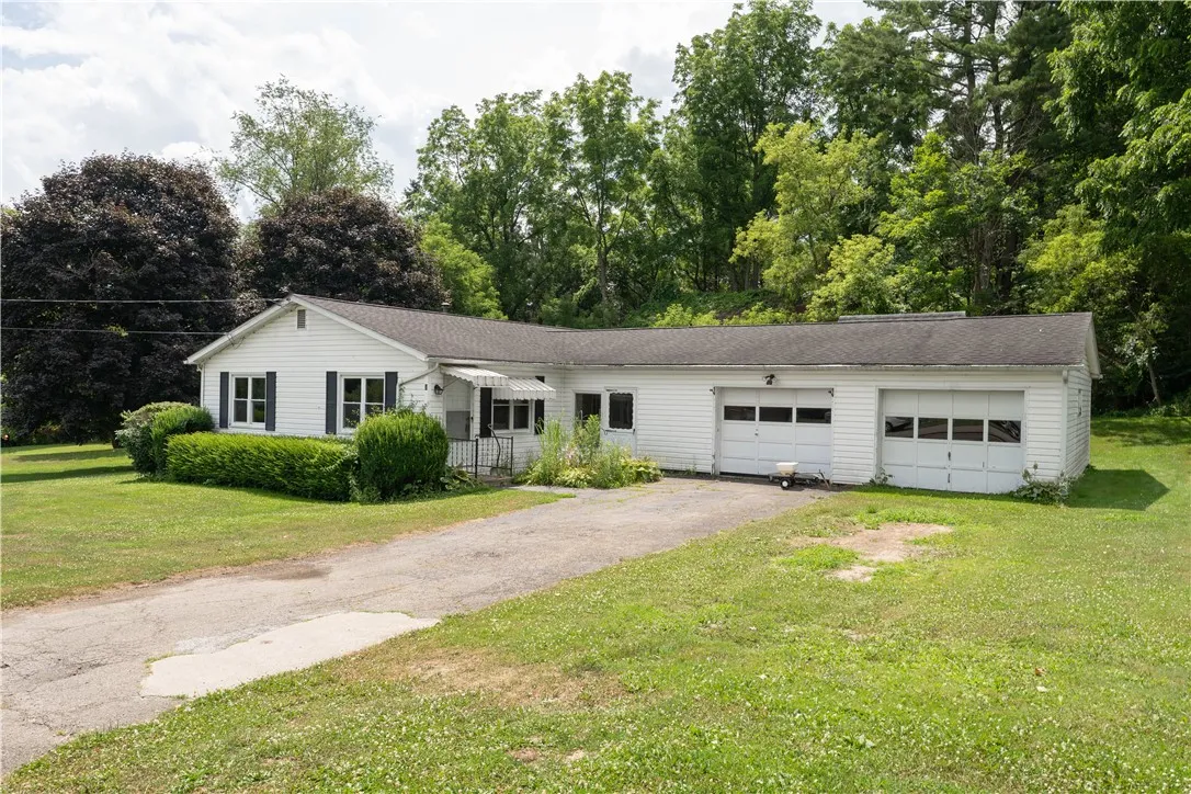 3 Crescent Place, Almond, New York 14804, Almond, New York 14804, 2 Bedrooms Bedrooms, 4 Rooms Rooms,1 BathroomBathrooms,Residential,For Sale,3 Crescent Place, Almond, New York 14804,R1621842