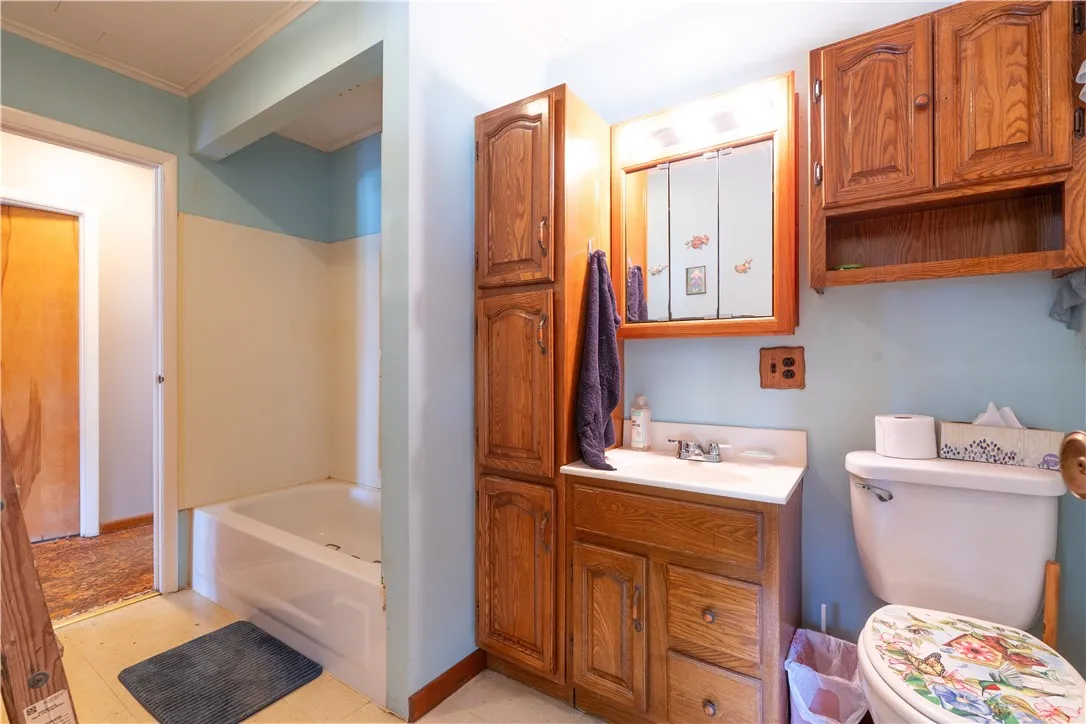 3 Crescent Place, Almond, New York 14804, Almond, New York 14804, 2 Bedrooms Bedrooms, 4 Rooms Rooms,1 BathroomBathrooms,Residential,For Sale,3 Crescent Place, Almond, New York 14804,R1621842