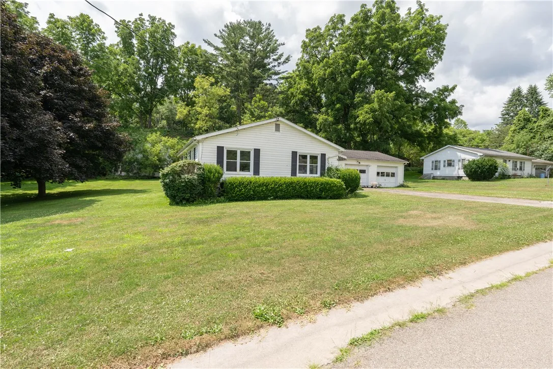 3 Crescent Place, Almond, New York 14804, Almond, New York 14804, 2 Bedrooms Bedrooms, 4 Rooms Rooms,1 BathroomBathrooms,Residential,For Sale,3 Crescent Place, Almond, New York 14804,R1621842