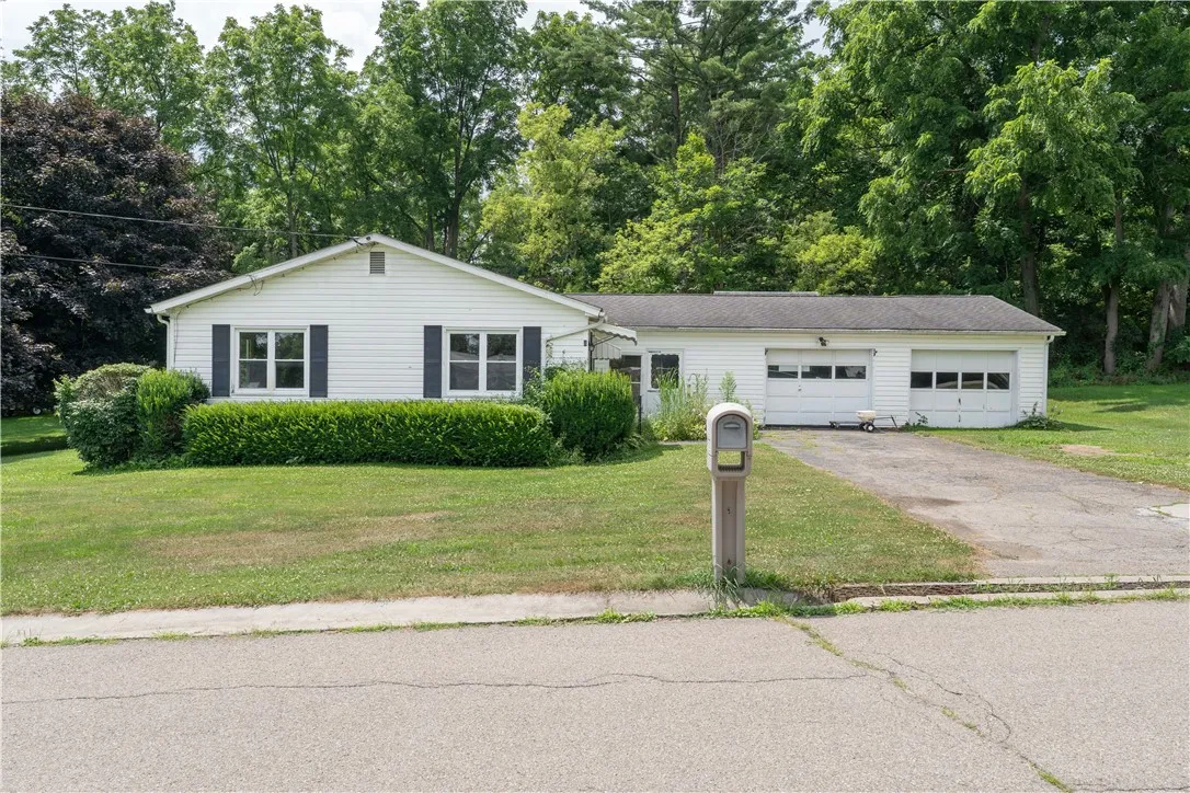 3 Crescent Place, Almond, New York 14804, Almond, New York 14804, 2 Bedrooms Bedrooms, 4 Rooms Rooms,1 BathroomBathrooms,Residential,For Sale,3 Crescent Place, Almond, New York 14804,R1621842