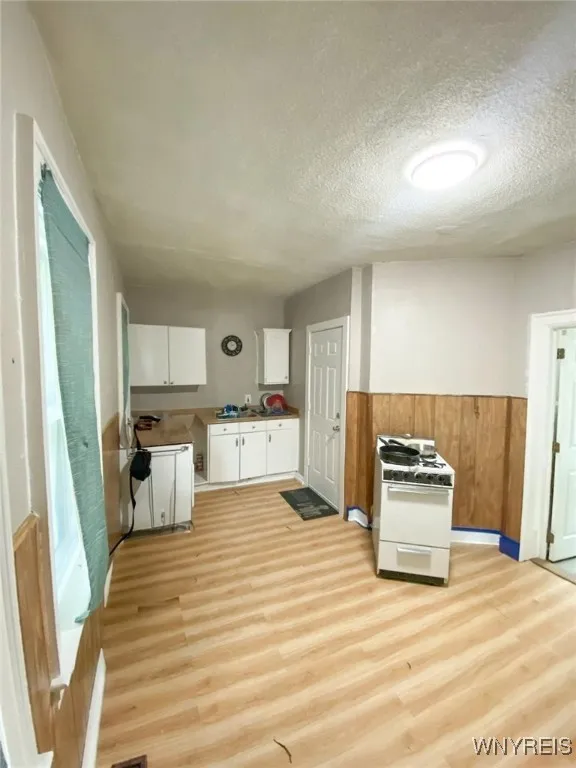 81 Kingston Place, Buffalo, New York 14210, Buffalo, New York 14210, 4 Bedrooms Bedrooms, ,2 BathroomsBathrooms,Residential,For Sale,81 Kingston Place, Buffalo, New York 14210,B1623488